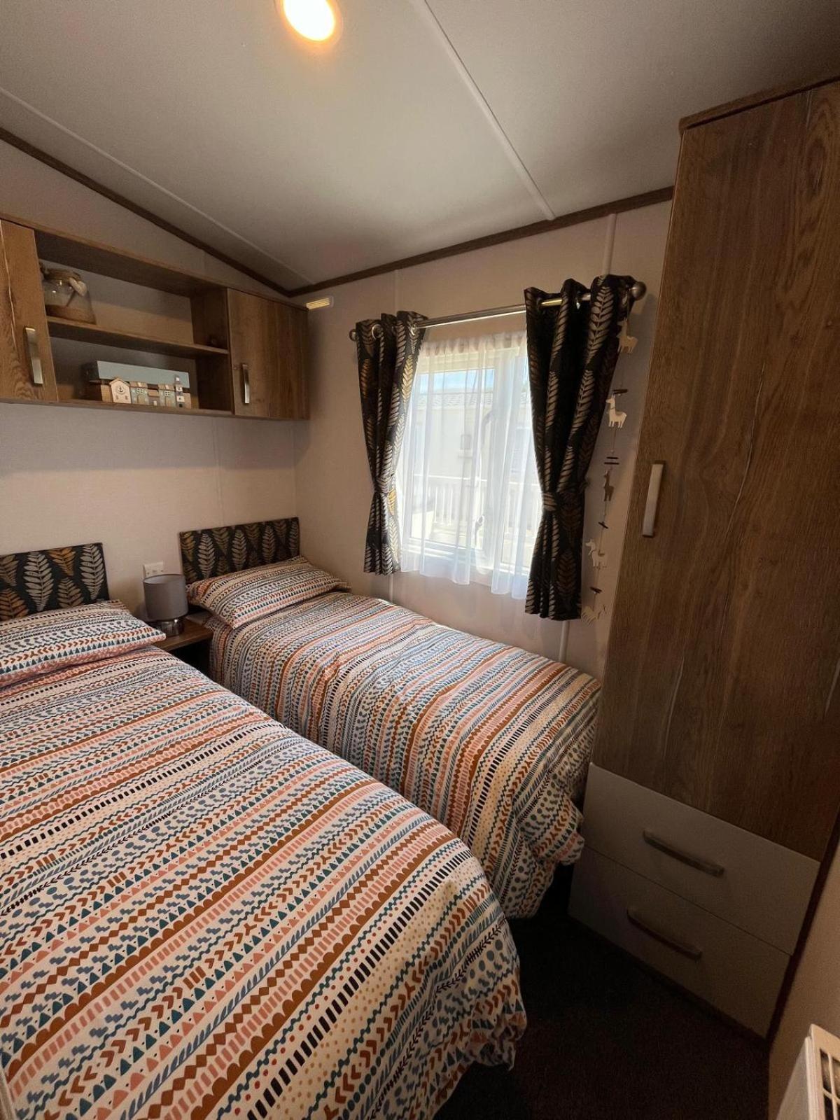 Visma Caravan Llanddwywe Extérieur photo